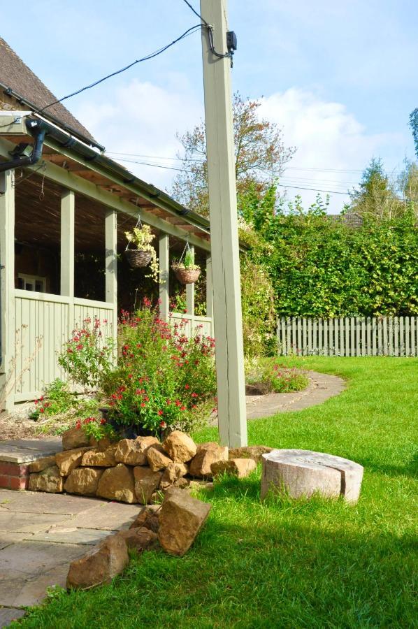 The Hollybush Inn And B&B Priors Marston Exterior foto