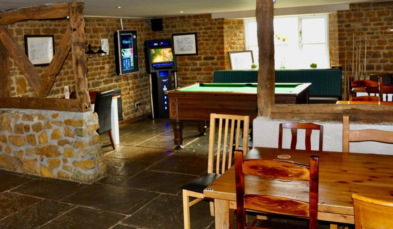The Hollybush Inn And B&B Priors Marston Exterior foto