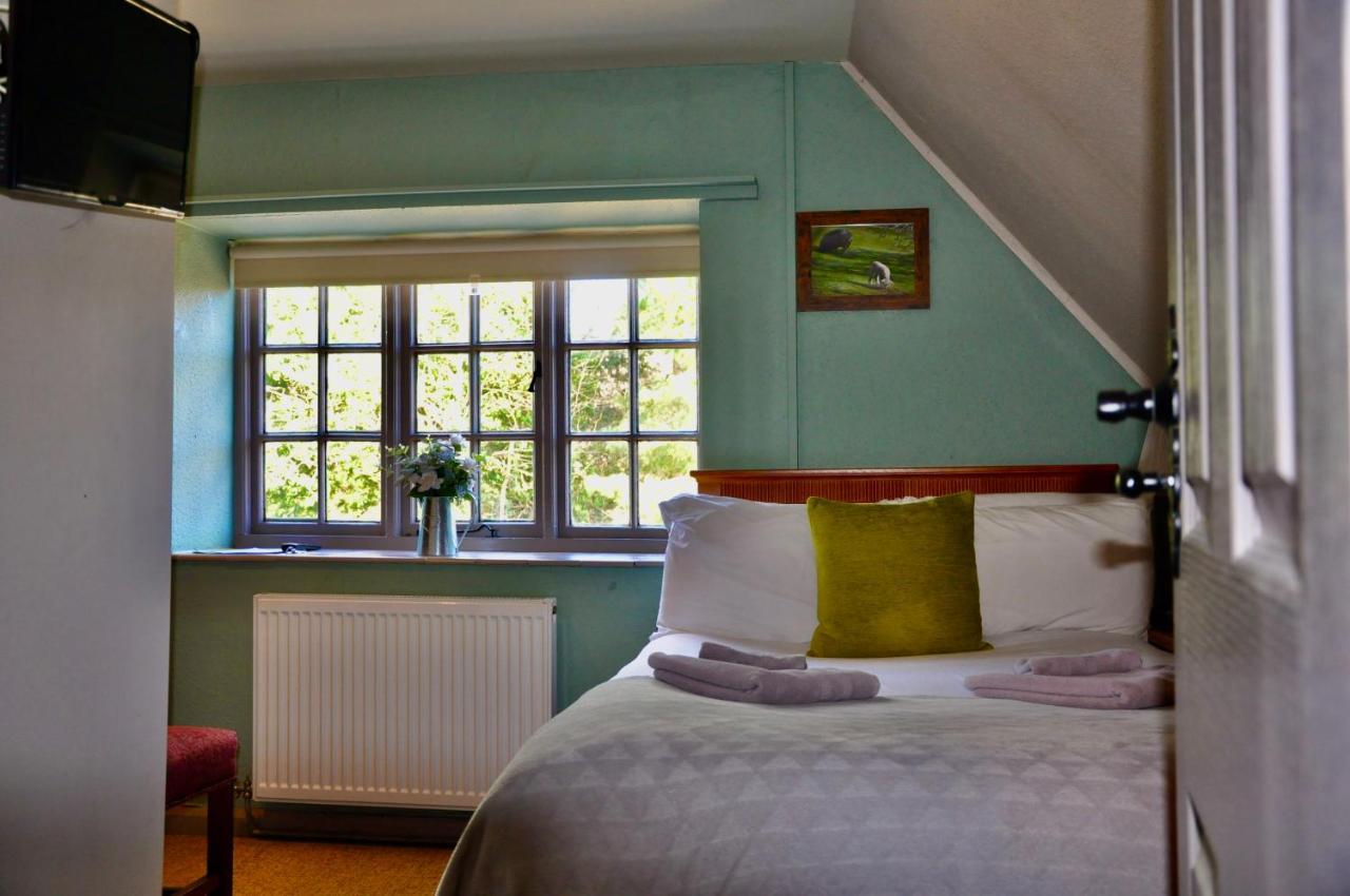 The Hollybush Inn And B&B Priors Marston Exterior foto