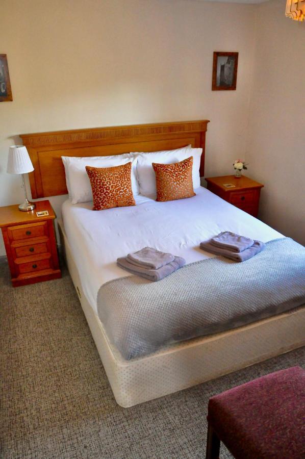 The Hollybush Inn And B&B Priors Marston Exterior foto