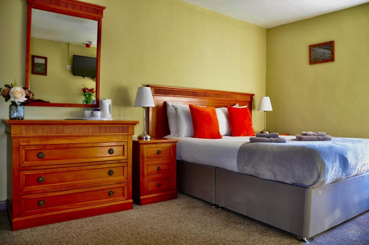 The Hollybush Inn And B&B Priors Marston Exterior foto