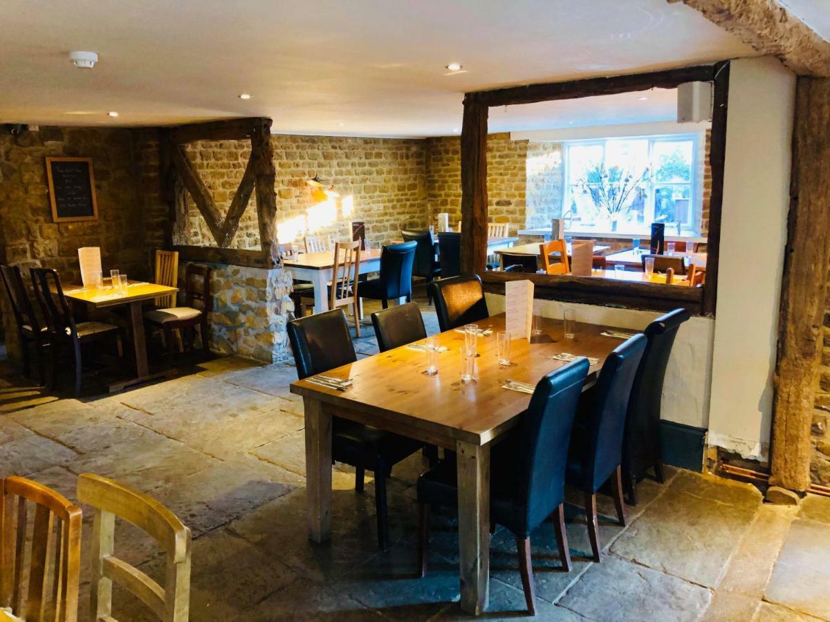 The Hollybush Inn And B&B Priors Marston Exterior foto