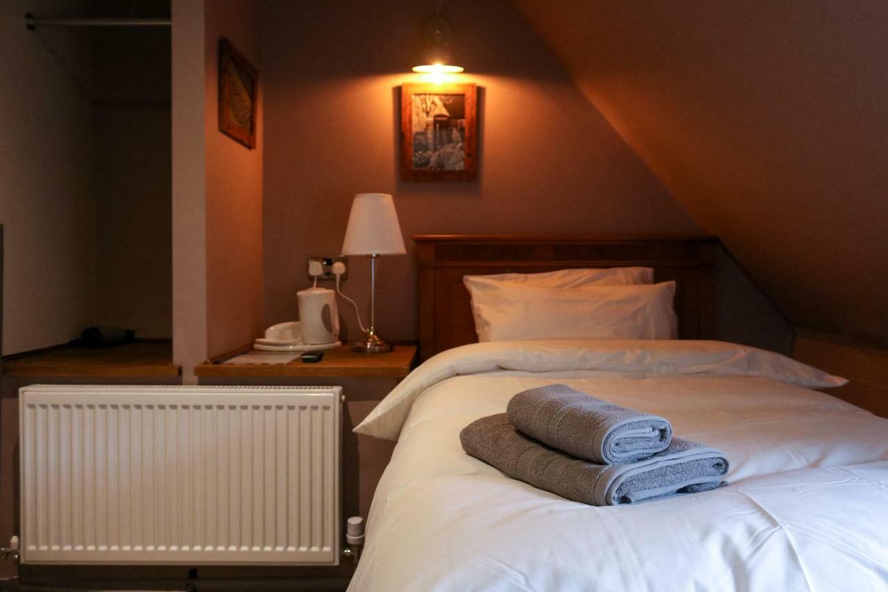 The Hollybush Inn And B&B Priors Marston Exterior foto