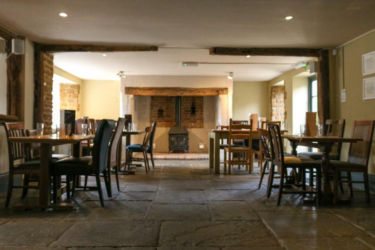 The Hollybush Inn And B&B Priors Marston Exterior foto